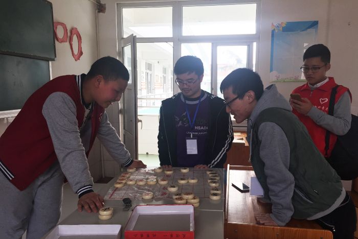 和盲校儿童在一起——制造学院盲校志愿活动顺利举行-青春川大
